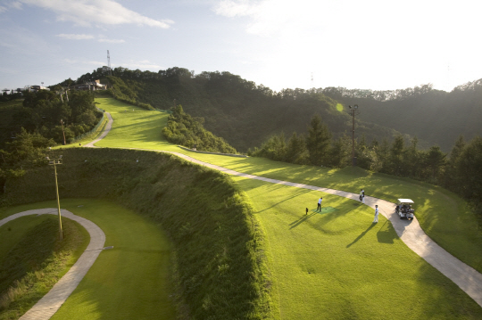 엘리시안강촌, 퍼블릭 골프장 개장 기사 이미지